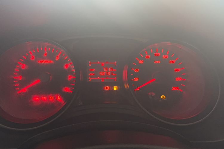 Used Wuling Hongguang 2021 1.5L Revised S Base Version with Electric Power Steering LAR Odometer Close Up
