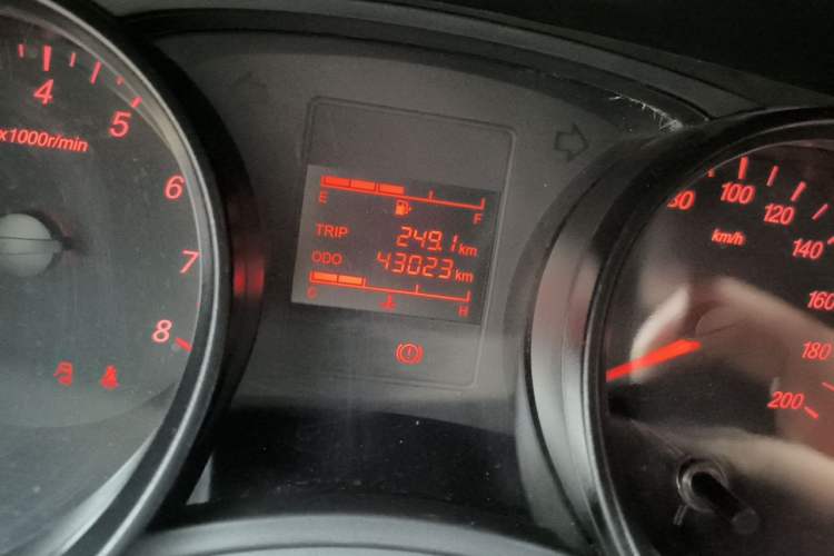 Used Wuling Hongguang 2021 1.5L S Base Version LAR Odometer Close Up