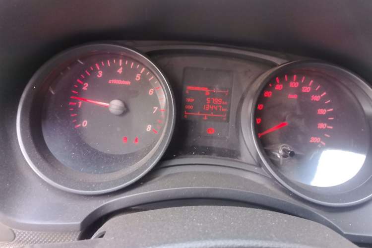 Used Wuling Hongguang 2021 1.5L Revised S Base Version with Electric Power Steering LAR Odometer Close Up