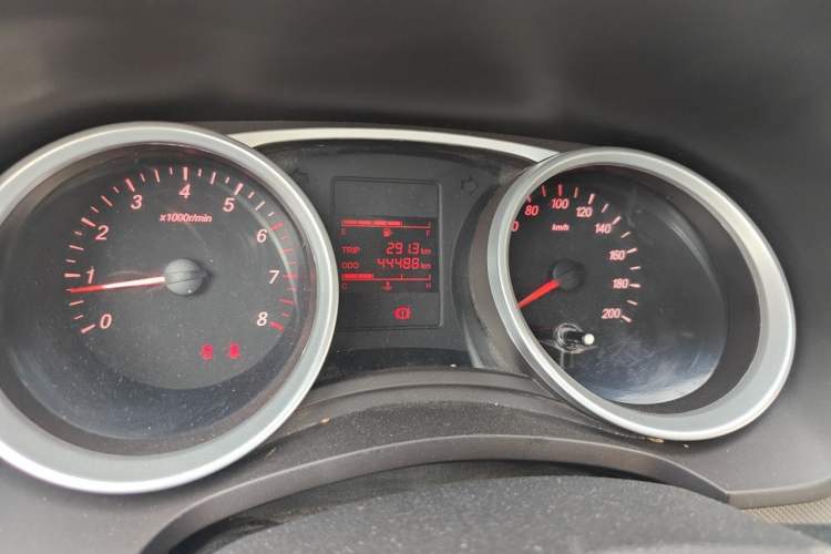 Used Wuling Hongguang 2021 1.5L Revised S Standard Version Hydraulic-Power-Assisted LAR Odometer Close Up