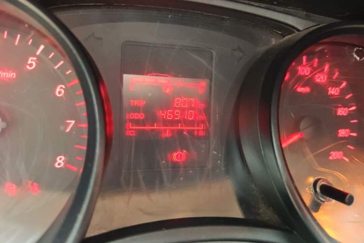 Used Wuling Hongguang 2021 1.5L Revised S Base Version with Electric Power Steering LAR Odometer Close Up