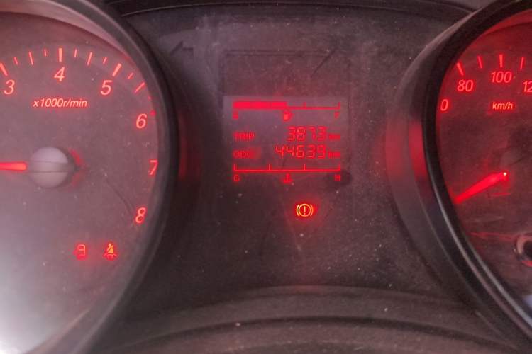 Used Wuling Hongguang 2021 1.5L Revised S Base Version with Electric Power Steering LAR Odometer Close Up