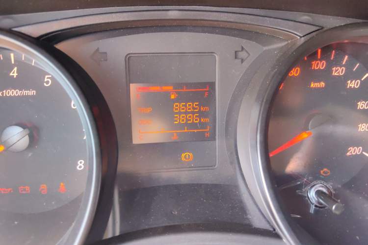 Used Wuling Hongguang 2021 1.5L Revised S Base Version with Electric Power Steering LAR Odometer Close Up