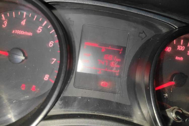 Used Wuling Hongguang 2021 1.5L Revised S Base Version with Electric Power Steering LAR Odometer Close Up