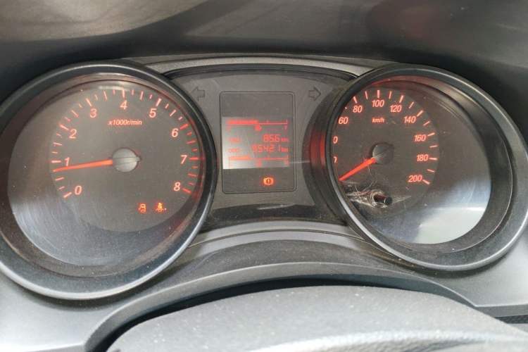 Used Wuling Hongguang 2021 1.5L Revised S Base Version with Electric Power Steering LAR Odometer Close Up