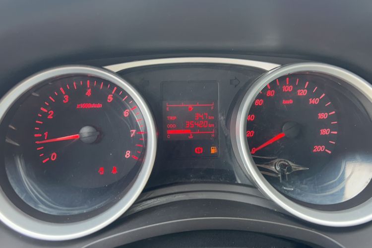 Used Wuling Hongguang 2021 1.5L Revised S Standard Version Hydraulic-Power-Assisted LAR Odometer Close Up