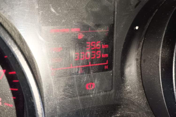Used Wuling Hongguang 2021 1.5L S Base Version LAR Odometer Close Up