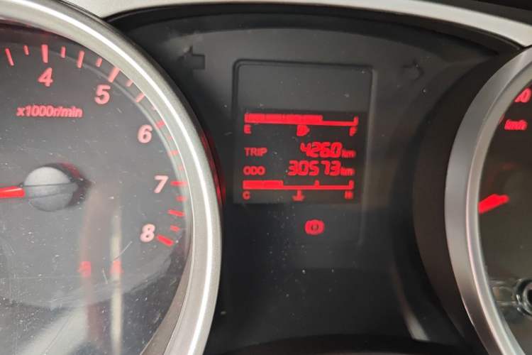 Used Wuling Hongguang 2021 1.5L S Standard Version LAR Odometer Close Up