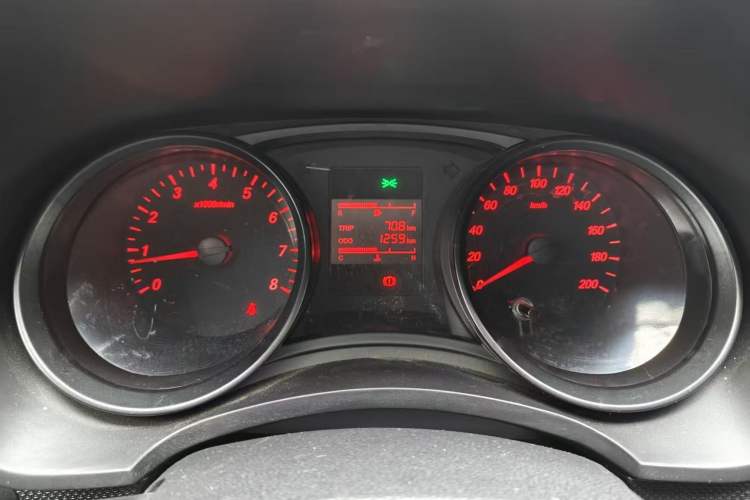 Used Wuling Hongguang 2021 1.5L Revised S Base Version with Electric Power Steering LAR Odometer Close Up