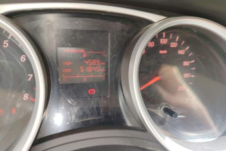 Used Wuling Hongguang 2021 1.5L S Standard Version LAR Odometer Close Up