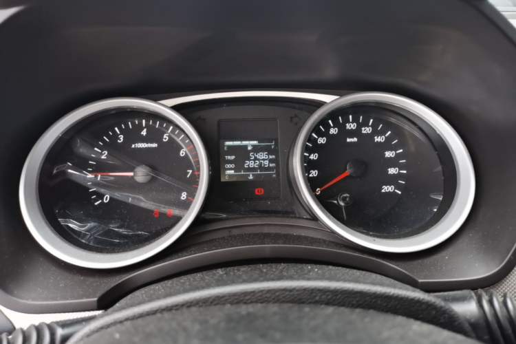 Used Wuling Hongguang 2021 1.5L S Comfort Edition LAR Odometer Close Up
