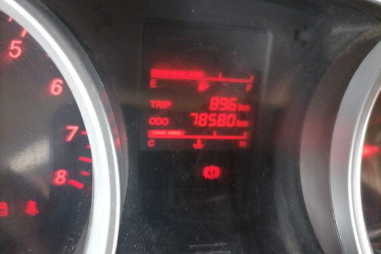Used Wuling Hongguang 2021 1.5L Revised S Standard Version Hydraulic-Power-Assisted LAR Odometer Close Up