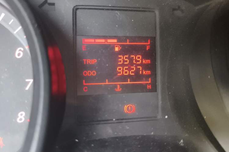 Used Wuling Hongguang 2021 1.5L S Base Version LAR Odometer Close Up