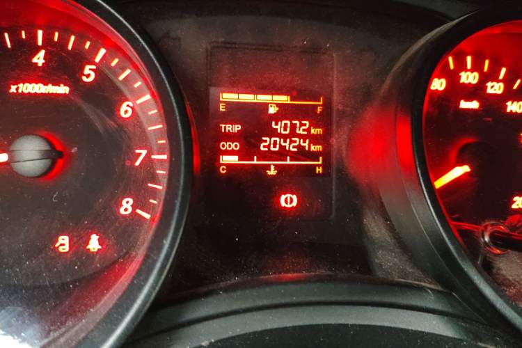 Used Wuling Hongguang 2021 1.5L Revised S Base Version with Electric Power Steering LAR Odometer Close Up