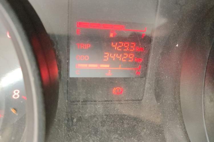 Used Wuling Hongguang 2021 1.5L Revised S Base Version with Electric Power Steering LAR Odometer Close Up