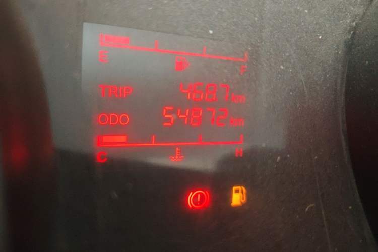 Used Wuling Hongguang 2021 1.5L Revised S Base Version with Electric Power Steering LAR Odometer Close Up