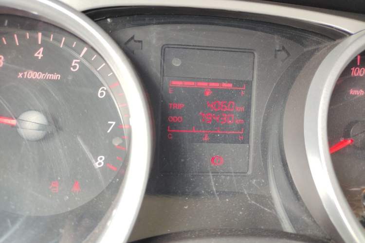 Used Wuling Hongguang 2021 1.5L S Standard Version LAR Odometer Close Up