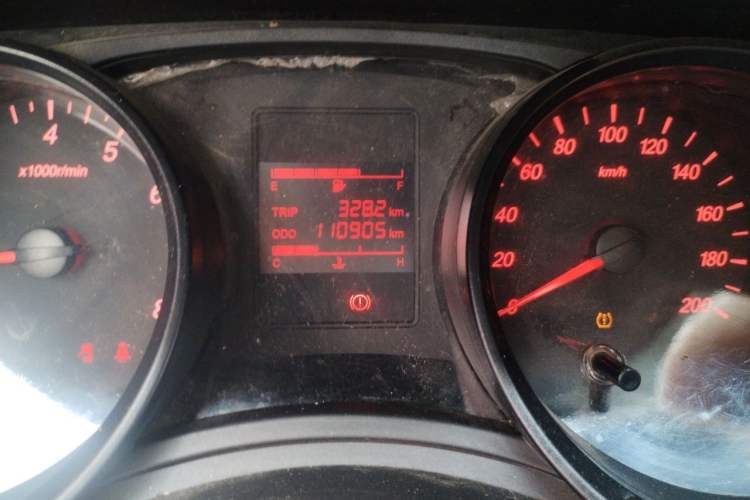 Used Wuling Hongguang 2021 1.5L Revised S Base Version with Electric Power Steering LAR Odometer Close Up