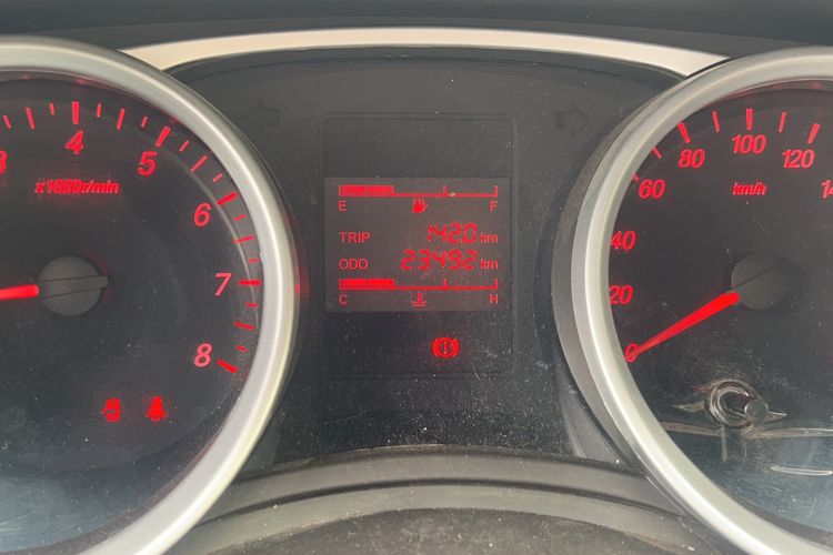 Used Wuling Hongguang 2021 1.5L Revised S Standard Version Hydraulic-Power-Assisted LAR Odometer Close Up