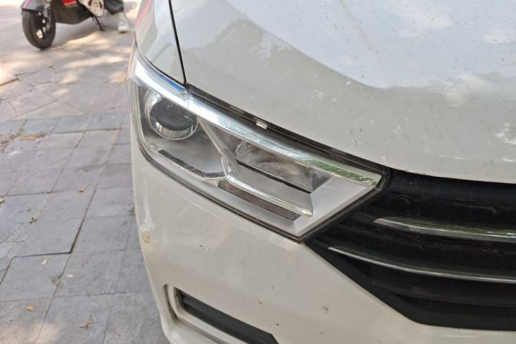 Used Wuling Hongguang 2021 1.5L Revised S Standard Version with Electric Power Steering LAR Right Front Headlight