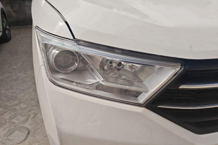 Used Wuling Hongguang 2021 1.5L S Comfort Edition LAR Right Front Headlight