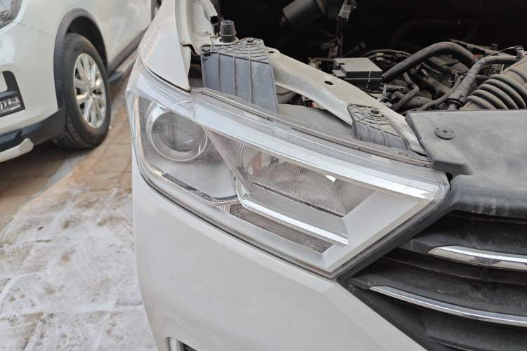 Used Wuling Hongguang 2021 1.5L Facelifted S Comfort Version with Electric Power Steering LAR Right Front Headlight