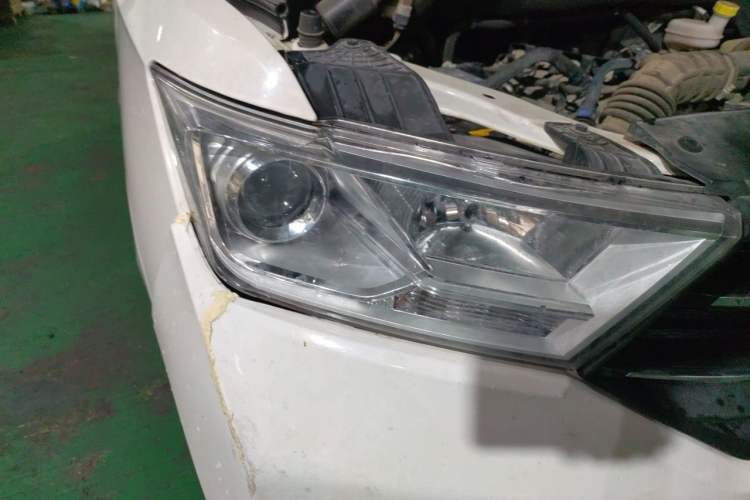 Used Wuling Hongguang 2021 1.5L Facelifted S Comfort Version with Electric Power Steering LAR Right Front Headlight