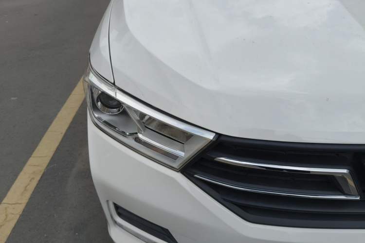 Used Wuling Hongguang 2021 1.5L S Comfort Edition LAR Right Front Headlight