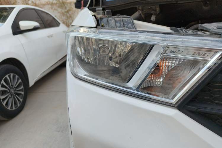 Used Wuling Hongguang 2021 1.5L Revised S Base Version with Electric Power Steering LAR Right Front Headlight