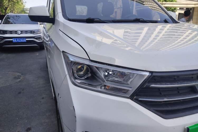 Used Wuling Hongguang 2021 1.5L S Comfort Edition LAR Right Front Headlight