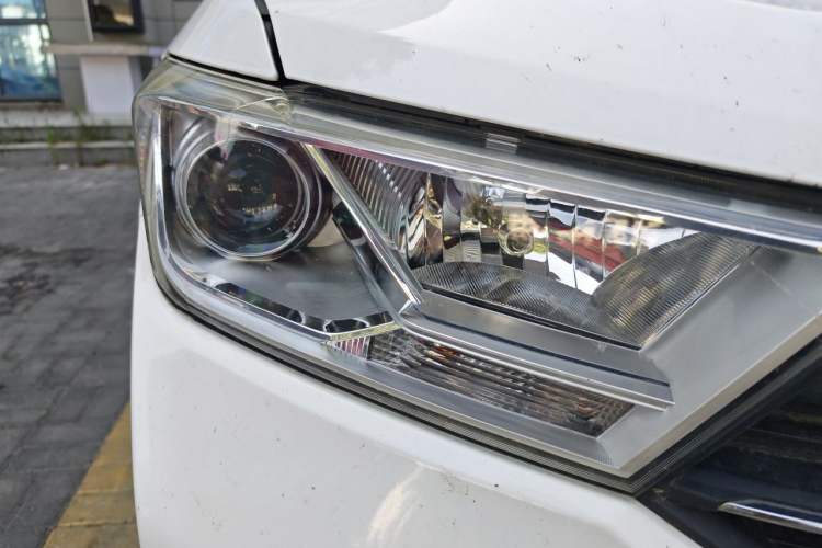 Used Wuling Hongguang 2021 1.5L Facelifted S Comfort Version with Electric Power Steering LAR Right Front Headlight