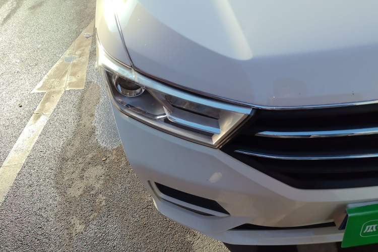 Used Wuling Hongguang 2021 1.5L S Comfort Edition LAR Right Front Headlight