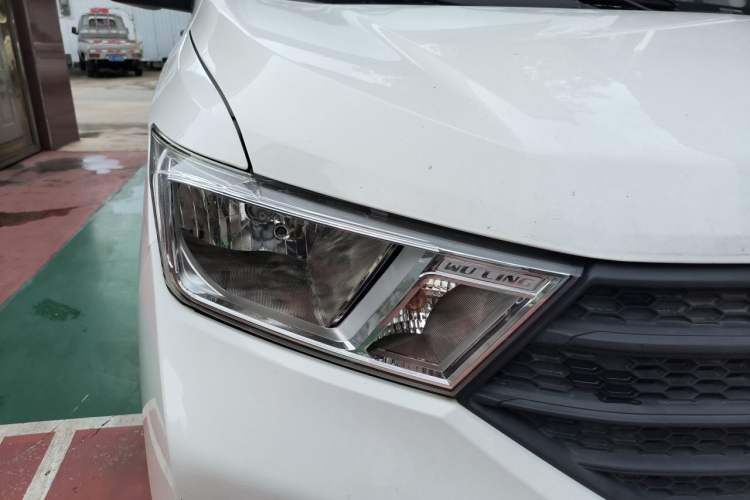 Used Wuling Hongguang 2021 1.5L S Base Version LAR Right Front Headlight
