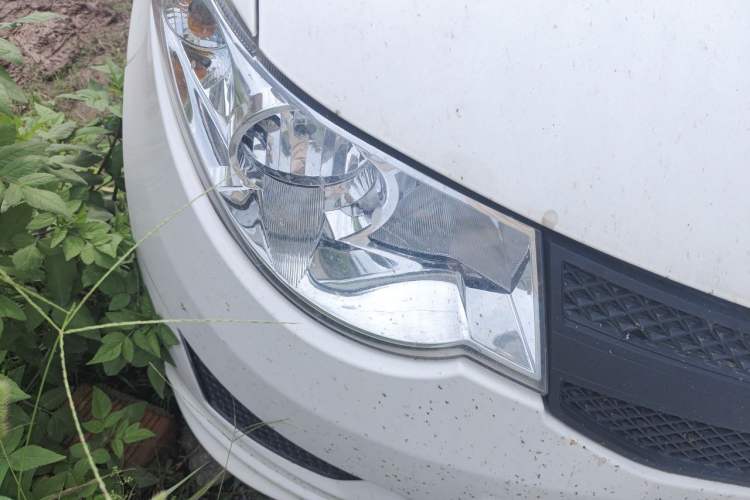 Used Wuling Hongguang 2021 1.5L Revised S Standard Version with Electric Power Steering LAR Right Front Headlight