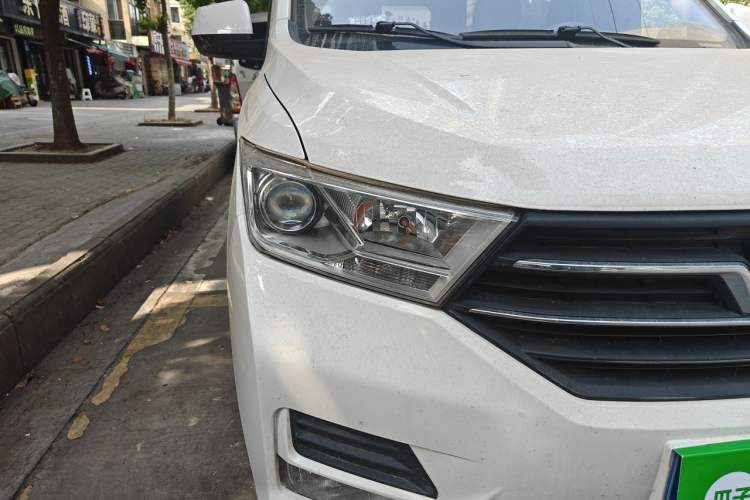 Used Wuling Hongguang 2021 1.5L S Comfort Edition LAR Right Front Headlight