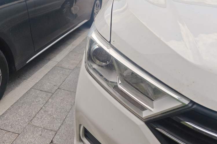 Used Wuling Hongguang 2021 1.5L S Comfort Edition LAR Right Front Headlight