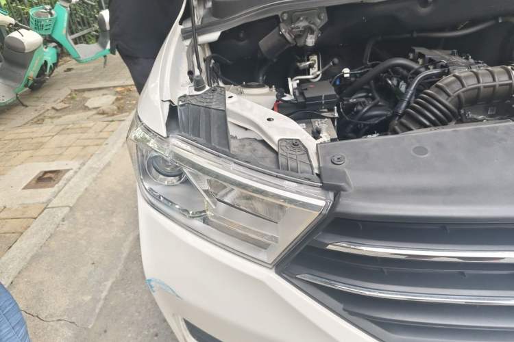 Used Wuling Hongguang 2021 1.5L S Comfort Edition LAR Right Front Headlight