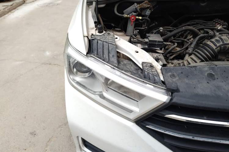Used Wuling Hongguang 2021 1.5L Revised S Standard Version with Electric Power Steering LAR Right Front Headlight