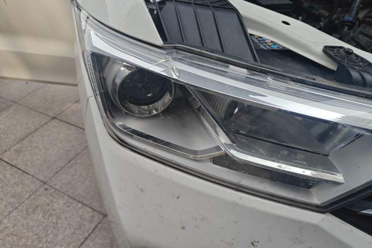Used Wuling Hongguang 2021 1.5L Revised S Standard Version Hydraulic-Power-Assisted LAR Right Front Headlight