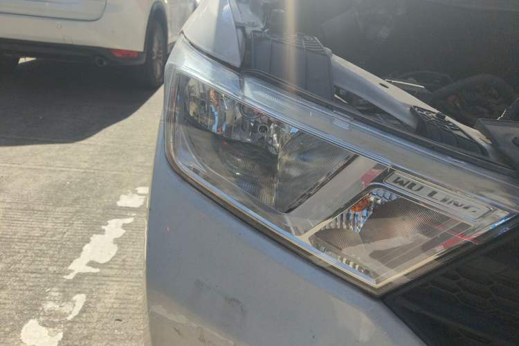 Used Wuling Hongguang 2021 1.5L Revised S Base Version with Electric Power Steering LAR Right Front Headlight