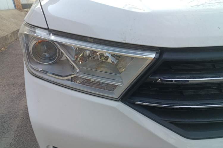 Used Wuling Hongguang 2021 1.5L Revised S Standard Version with Electric Power Steering LAR Right Front Headlight