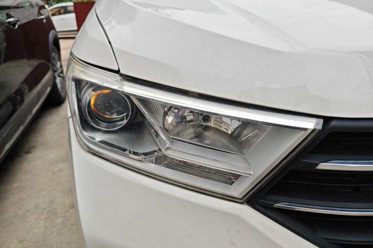 Used Wuling Hongguang 2021 1.5L Facelifted S Comfort Version with Electric Power Steering LAR Right Front Headlight
