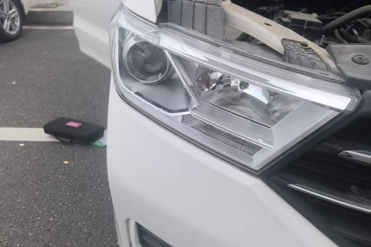 Used Wuling Hongguang 2021 1.5L Revised S Standard Version with Electric Power Steering LAR Right Front Headlight