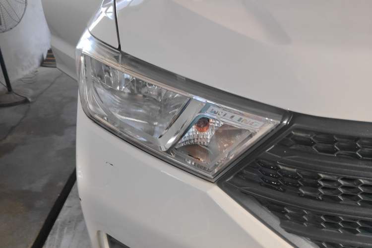 Used Wuling Hongguang 2021 1.5L Revised S Base Version with Electric Power Steering LAR Right Front Headlight