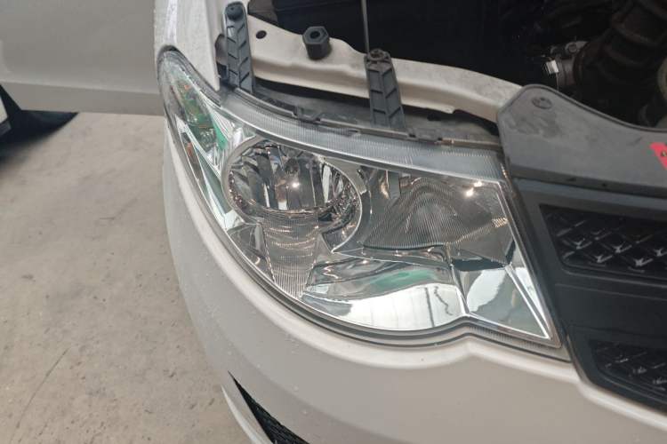 Used Wuling Hongguang 2021 1.5L Revised S Base Version Hydraulic Power Steering LAR Right Front Headlight