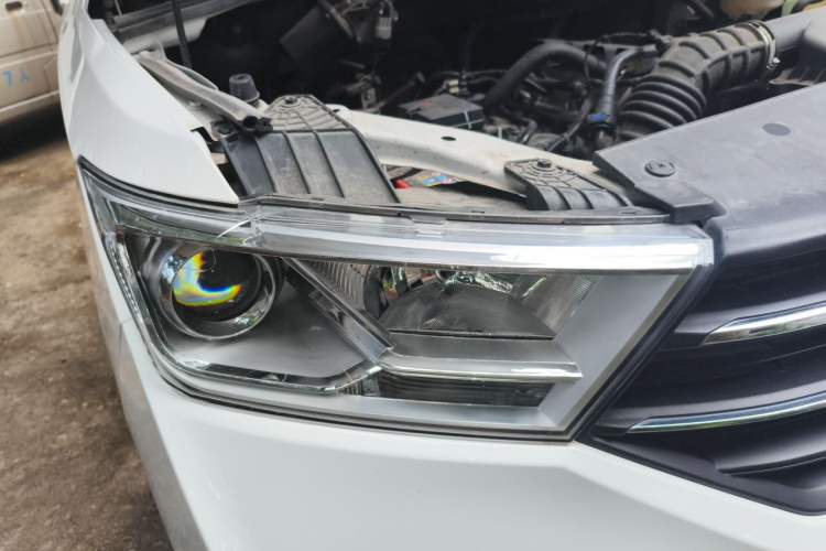 Used Wuling Hongguang 2021 1.5L Revised S Standard Version with Electric Power Steering LAR Right Front Headlight