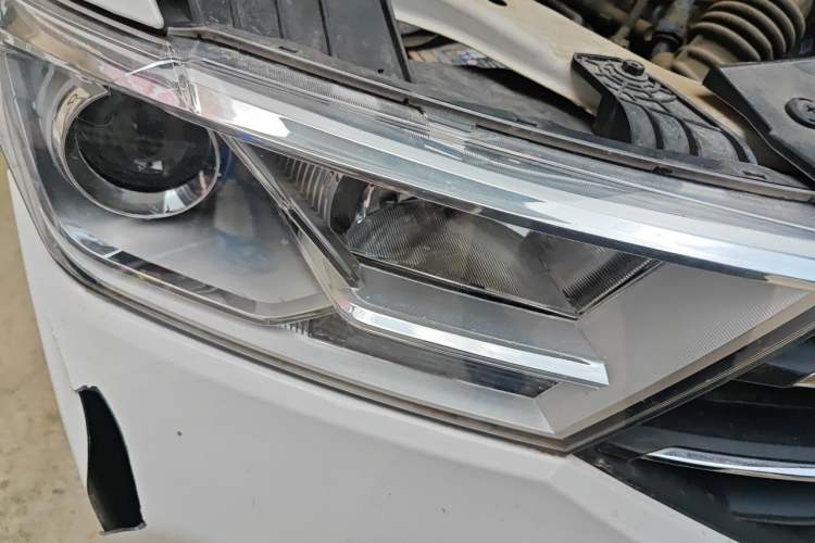 Used Wuling Hongguang 2021 1.5L Facelifted S Comfort Version with Electric Power Steering LAR Right Front Headlight