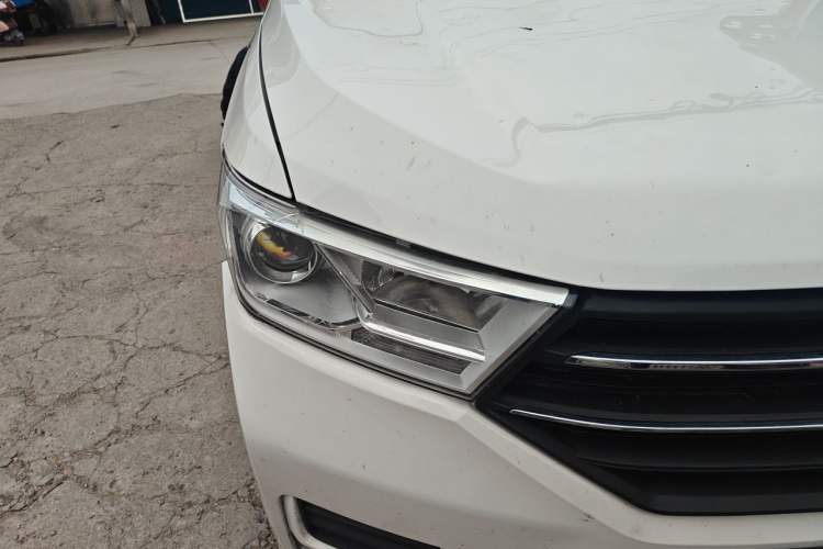 Used Wuling Hongguang 2021 1.5L Facelifted S Comfort Version with Electric Power Steering LAR Right Front Headlight
