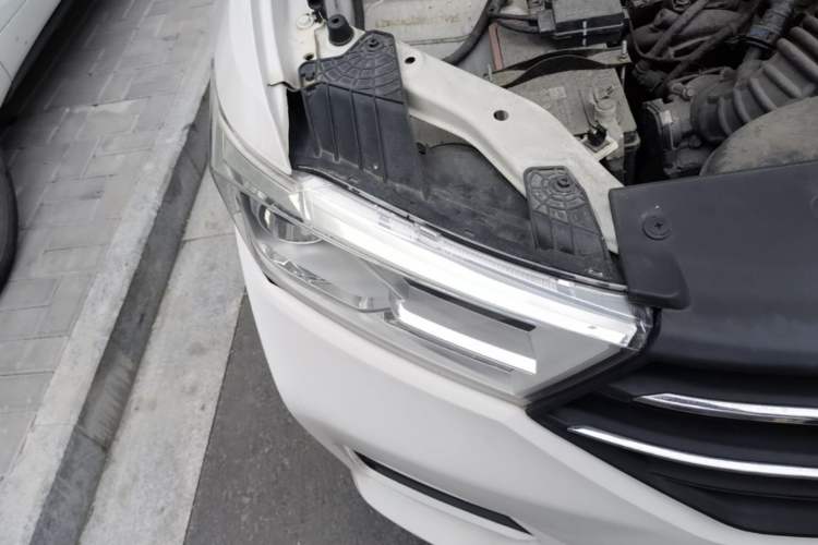 Used Wuling Hongguang 2021 1.5L S Comfort Edition LAR Right Front Headlight