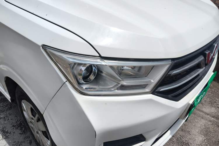 Used Wuling Hongguang 2021 1.5L Revised S Standard Version with Electric Power Steering LAR Right Front Headlight